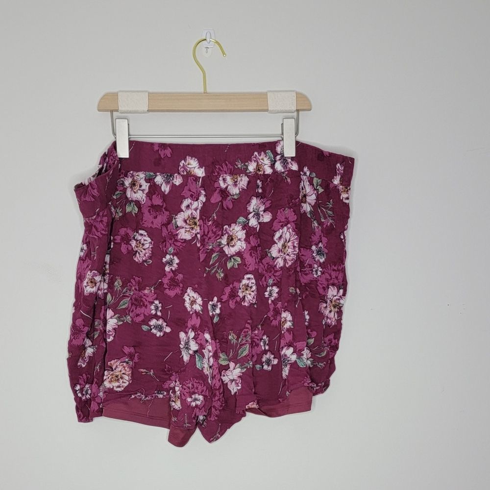 Torrid Maroon Floral Shorts Plus Size 3 - Picture 4 of 6